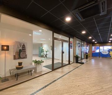 Handelsgelijkvloers Te huur Oostende
